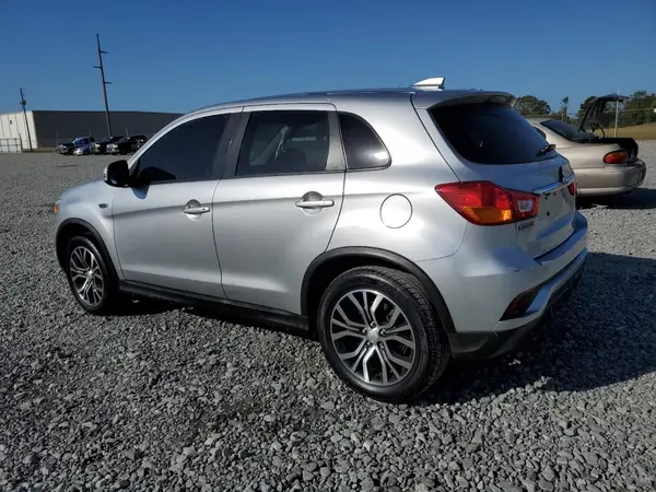 JA4AP3AUXJU023700 2018 MITSUBISHI OUTLANDER - Image 2