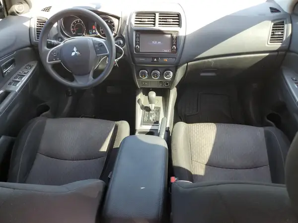 JA4AP3AUXJU023826 2018 MITSUBISHI OUTLANDER - Image 8