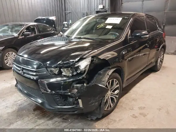 JA4AP3AUXJU024636 2018 MITSUBISHI OUTLANDER - Image 2