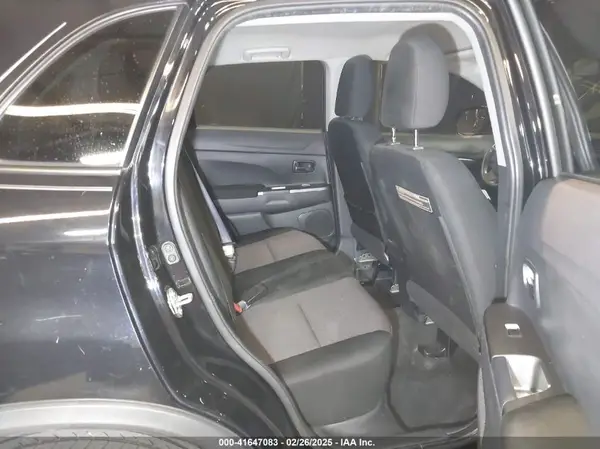 JA4AP3AUXJU024636 2018 MITSUBISHI OUTLANDER - Image 8