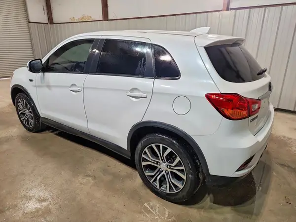 JA4AP3AUXJZ003739 2018 MITSUBISHI OUTLANDER - Image 2