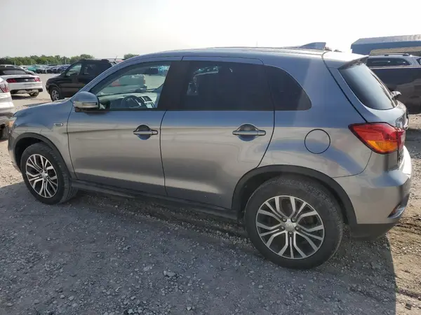 JA4AP3AUXJZ005541 2018 MITSUBISHI OUTLANDER - Image 2