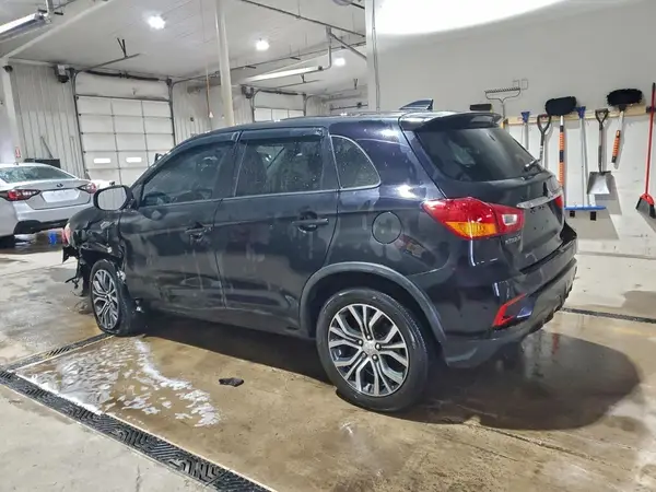 JA4AP3AUXJZ007497 2018 MITSUBISHI OUTLANDER - Image 2