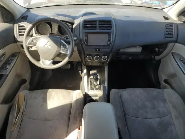JA4AP3AUXJZ014739 2018 MITSUBISHI OUTLANDER - Image 8