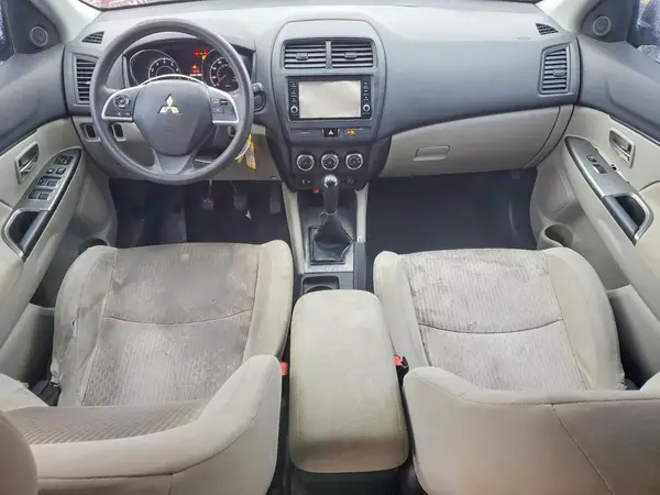 JA4AP3AUXJZ026227 2018 MITSUBISHI OUTLANDER - Image 8