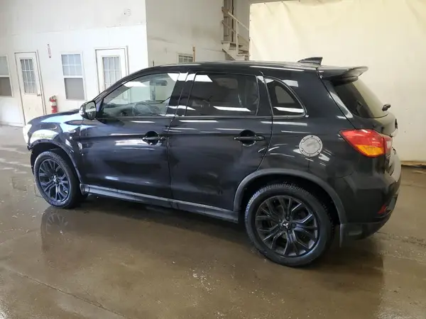 JA4AP3AUXJZ026454 2018 MITSUBISHI OUTLANDER - Image 2