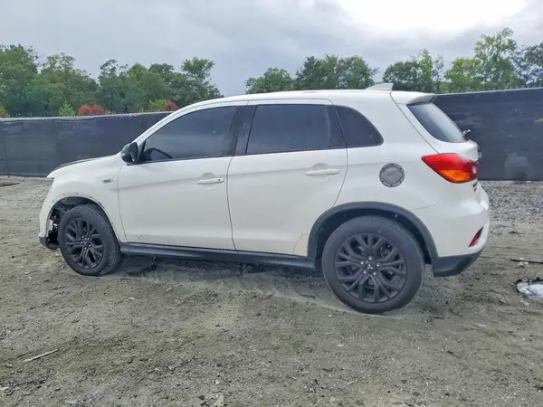 JA4AP3AUXJZ027989 2018 MITSUBISHI OUTLANDER - Image 2