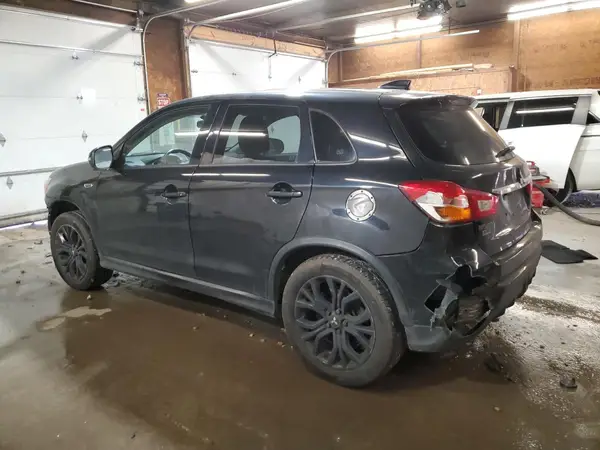 JA4AP3AUXJZ028513 2018 MITSUBISHI OUTLANDER - Image 2