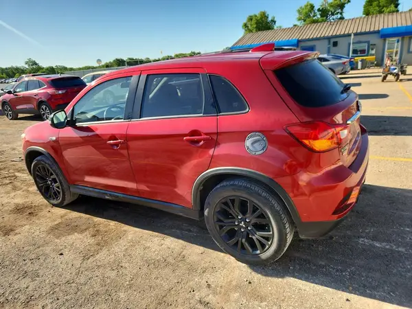 JA4AP3AUXJZ031556 2018 MITSUBISHI OUTLANDER - Image 2