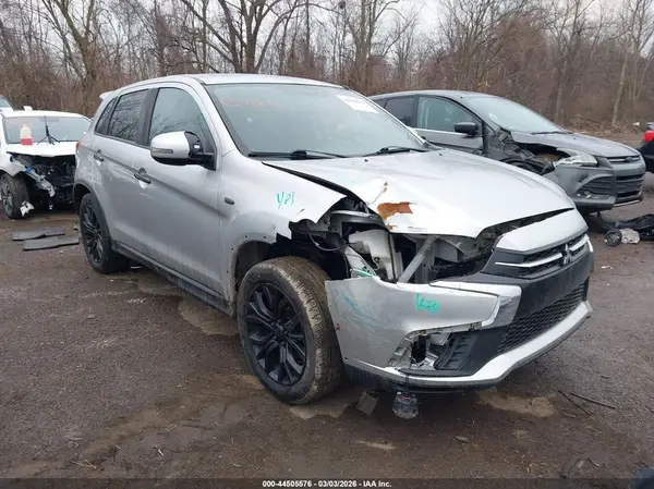 JA4AP3AUXJZ032741 2018 MITSUBISHI OUTLANDER - Image 1