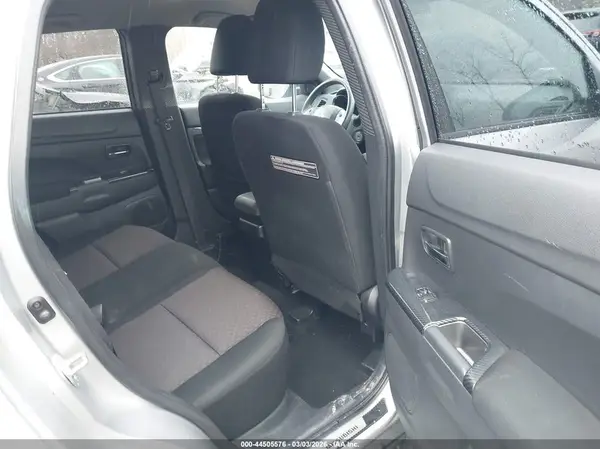 JA4AP3AUXJZ032741 2018 MITSUBISHI OUTLANDER - Image 8