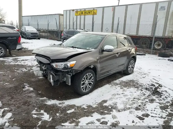 JA4AP3AUXKU001410 2019 MITSUBISHI OUTLANDER - Image 2