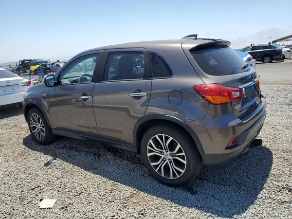JA4AP3AUXKU003139 2019 MITSUBISHI OUTLANDER - Image 2