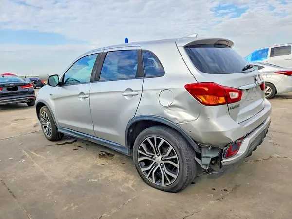 JA4AP3AUXKU018241 2019 MITSUBISHI OUTLANDER - Image 2