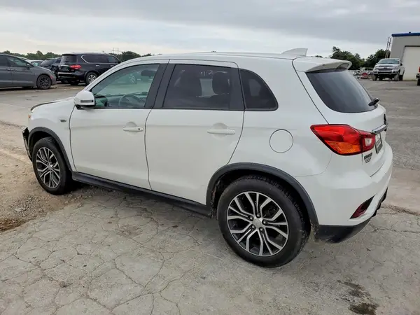 JA4AP3AUXKU022323 2019 MITSUBISHI OUTLANDER - Image 2