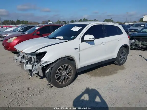 JA4AP3AUXKU028512 2019 MITSUBISHI OUTLANDER - Image 2