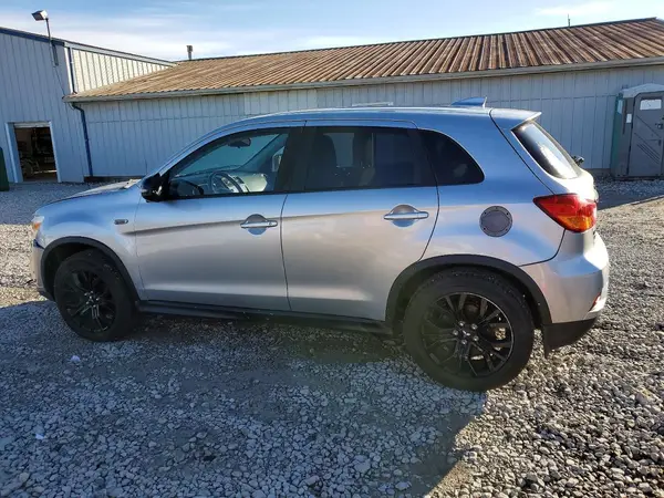 JA4AP3AUXKU029465 2019 MITSUBISHI OUTLANDER - Image 2