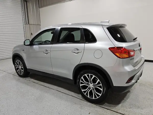 JA4AP3AUXKU032320 2019 MITSUBISHI OUTLANDER - Image 2