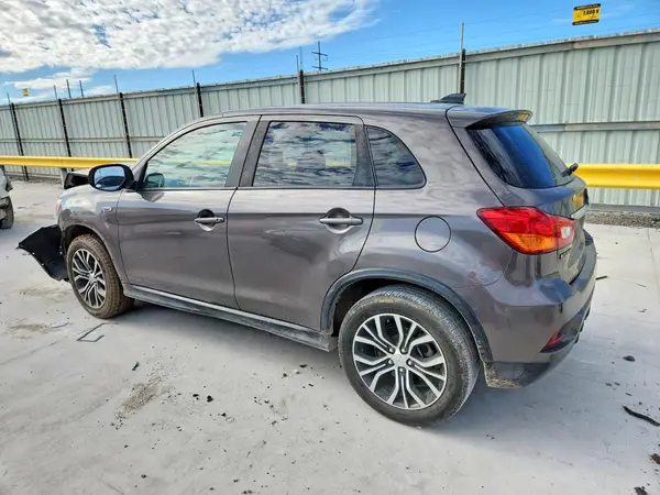 JA4AP3AUXKU033838 2019 MITSUBISHI OUTLANDER - Image 2