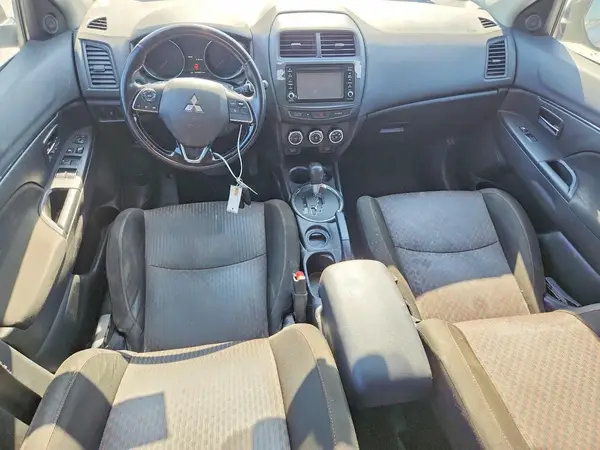 JA4AP3AW0HZ025728 2017 MITSUBISHI OUTLANDER - Image 8