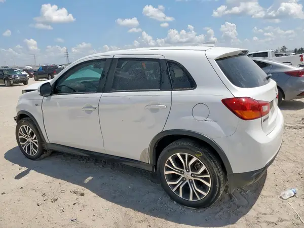 JA4AP3AW0HZ041900 2017 MITSUBISHI OUTLANDER - Image 2