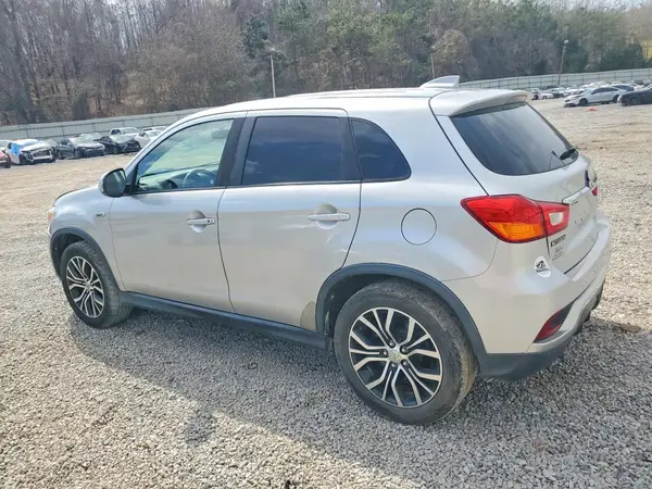 JA4AP3AW0JU001478 2018 MITSUBISHI OUTLANDER - Image 2