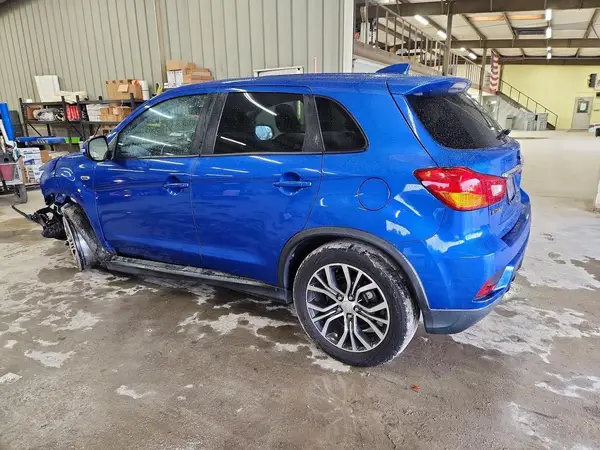 JA4AP3AW0JU013968 2018 MITSUBISHI OUTLANDER - Image 2