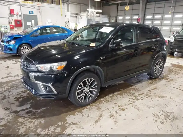 JA4AP3AW0JU024498 2018 MITSUBISHI OUTLANDER - Image 2