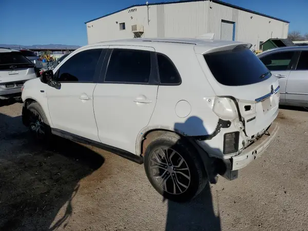 JA4AP3AW0JZ004626 2018 MITSUBISHI OUTLANDER - Image 2