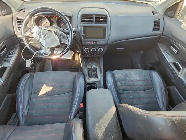 JA4AP3AW0JZ018638 2018 MITSUBISHI OUTLANDER - Image 8