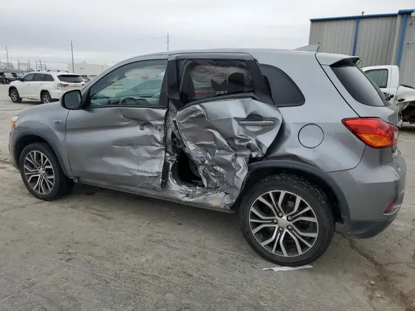 JA4AP3AW0JZ026903 2018 MITSUBISHI OUTLANDER - Image 2