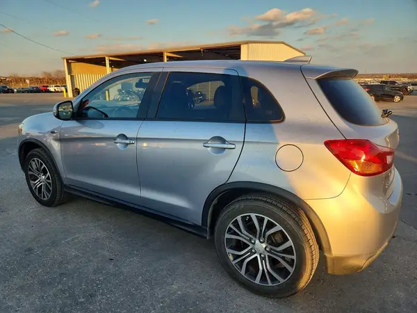 JA4AP3AW1HZ026385 2017 MITSUBISHI OUTLANDER - Image 2