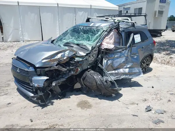 JA4AP3AW1HZ066028 2017 MITSUBISHI OUTLANDER - Image 2