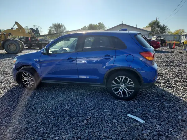 JA4AP3AW1JU000372 2018 MITSUBISHI OUTLANDER - Image 2