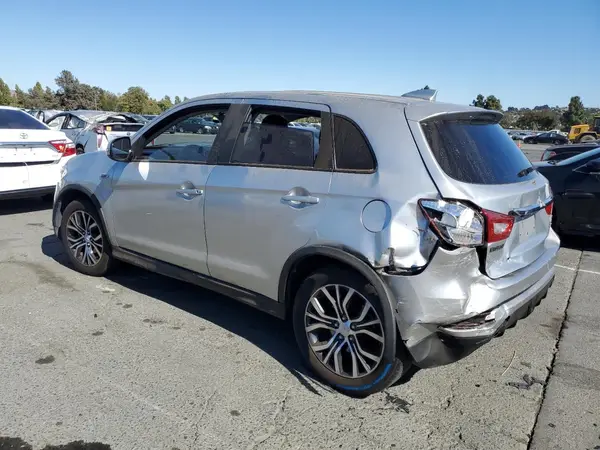 JA4AP3AW1JU002347 2018 MITSUBISHI OUTLANDER - Image 2