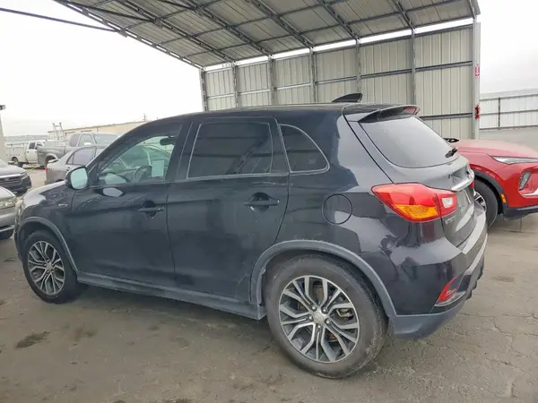 JA4AP3AW1JU009993 2018 MITSUBISHI OUTLANDER - Image 2
