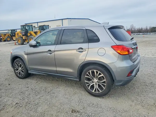 JA4AP3AW1JU012571 2018 MITSUBISHI OUTLANDER - Image 2