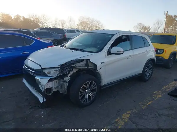 JA4AP3AW1JU024932 2018 MITSUBISHI OUTLANDER - Image 2