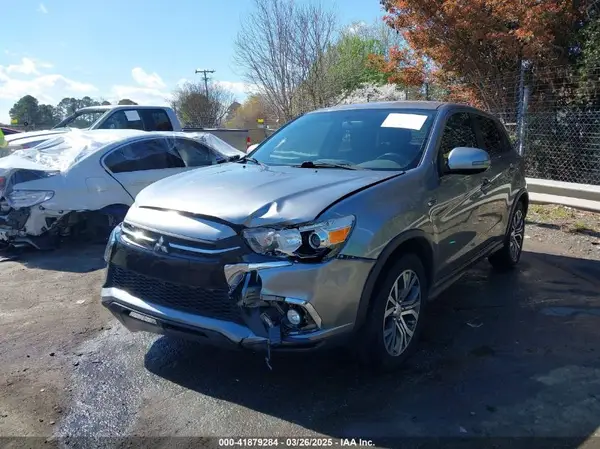 JA4AP3AW1JZ032323 2018 MITSUBISHI OUTLANDER - Image 2