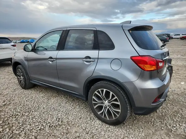 JA4AP3AW1JZ035772 2018 MITSUBISHI OUTLANDER - Image 2