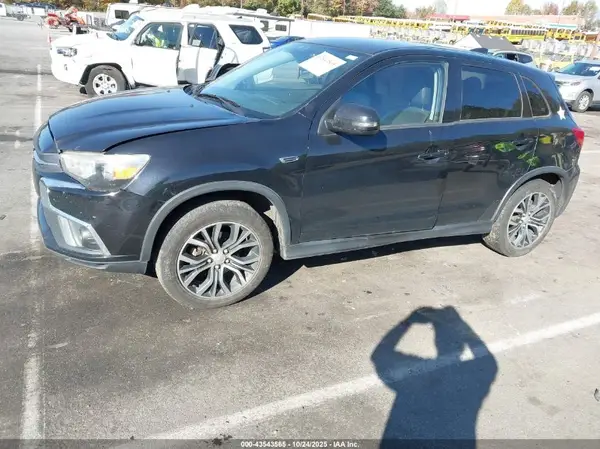 JA4AP3AW2JU012918 2018 MITSUBISHI OUTLANDER - Image 2