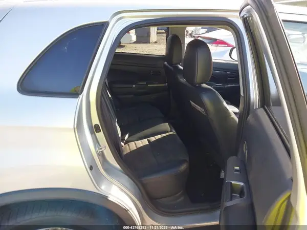 JA4AP3AW2JU013955 2018 MITSUBISHI OUTLANDER - Image 8