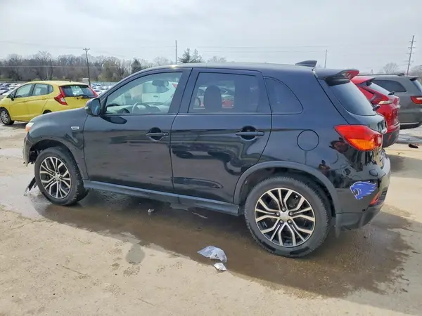 JA4AP3AW2JU019268 2018 MITSUBISHI OUTLANDER - Image 2