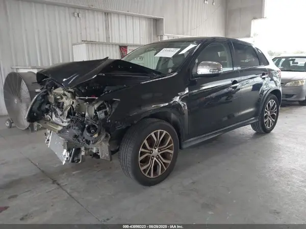 JA4AP3AW2JZ006443 2018 MITSUBISHI OUTLANDER - Image 2