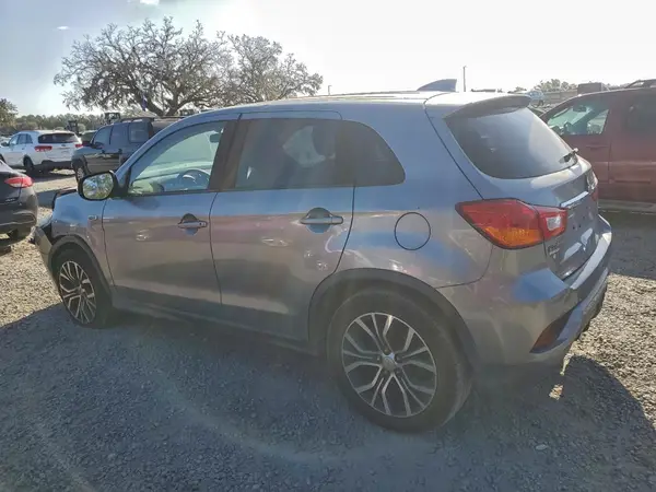 JA4AP3AW2JZ033108 2018 MITSUBISHI OUTLANDER - Image 2