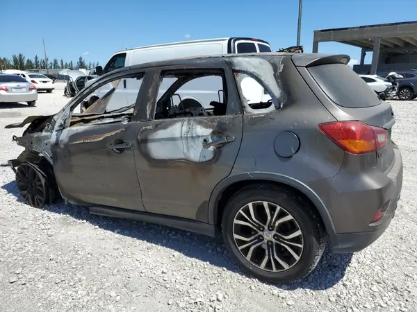 JA4AP3AW3JU007372 2018 MITSUBISHI OUTLANDER - Image 2