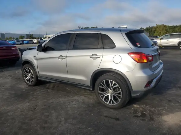 JA4AP3AW3JU012698 2018 MITSUBISHI OUTLANDER - Image 2