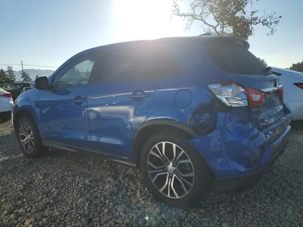 JA4AP3AW3JU015388 2018 MITSUBISHI OUTLANDER - Image 2