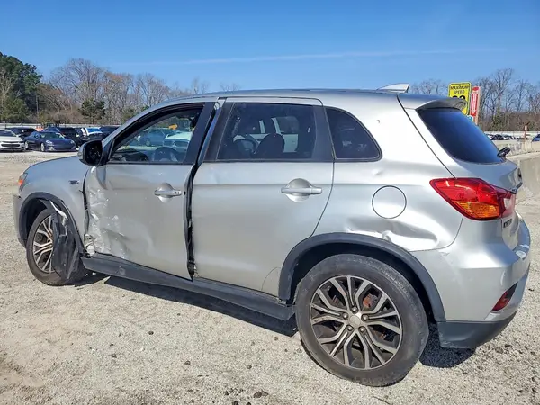 JA4AP3AW3JU015780 2018 MITSUBISHI OUTLANDER - Image 2