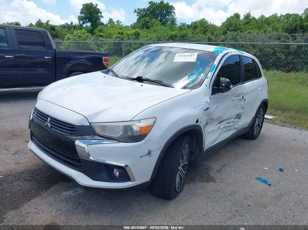 JA4AP3AW4HZ018460 2017 MITSUBISHI OUTLANDER - Image 2